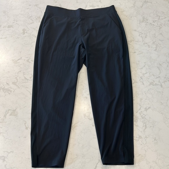 Athleta Brooklyn Mid Rise Ankle Pant 16 Black UPF 40 - Picture 7 of 16